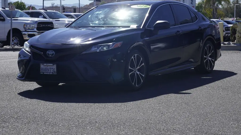 2019 Toyota Camry Hybrid SE