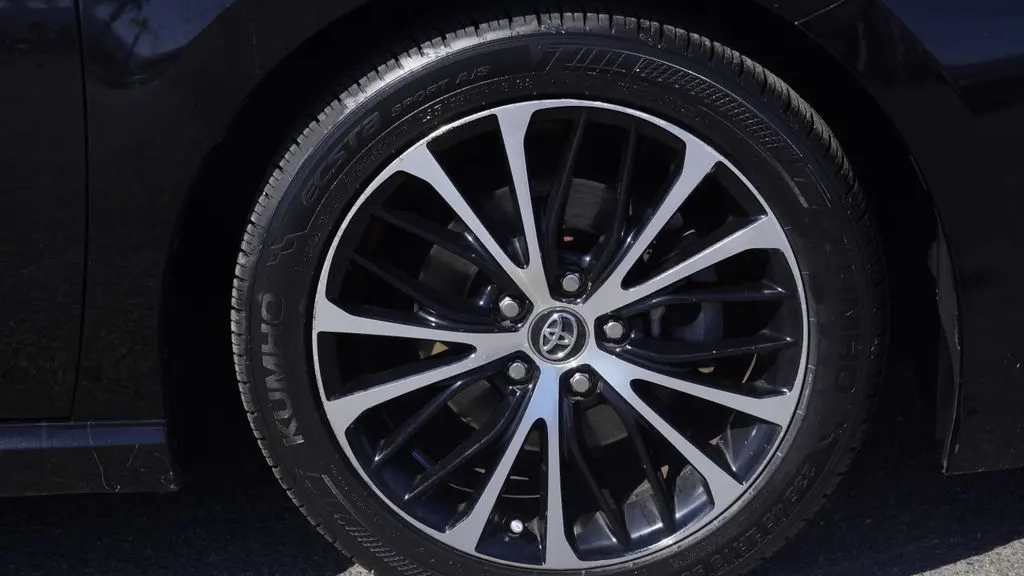 2019 Toyota Camry Hybrid SE