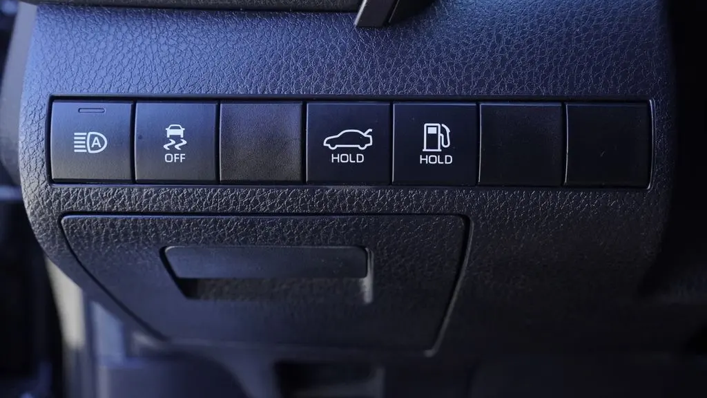 2019 Toyota Camry Hybrid SE
