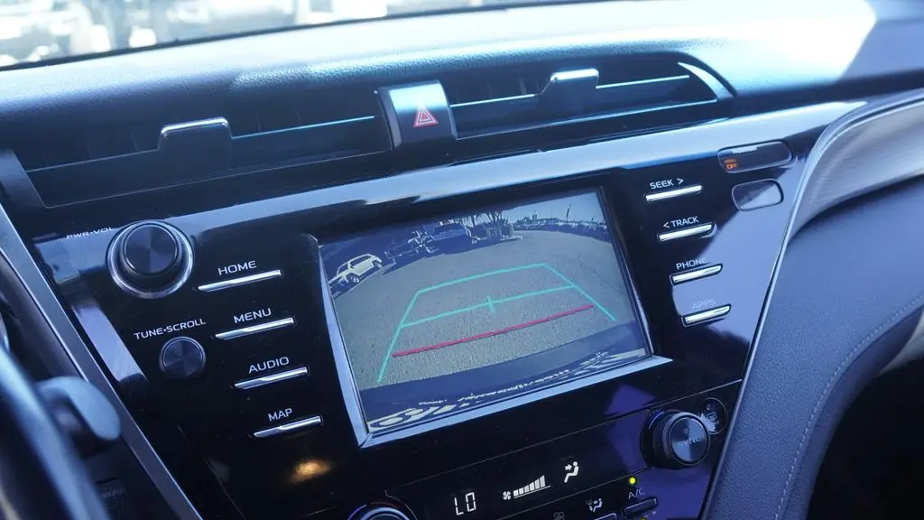 2019 Toyota Camry Hybrid SE