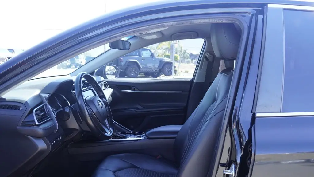 2019 Toyota Camry Hybrid SE