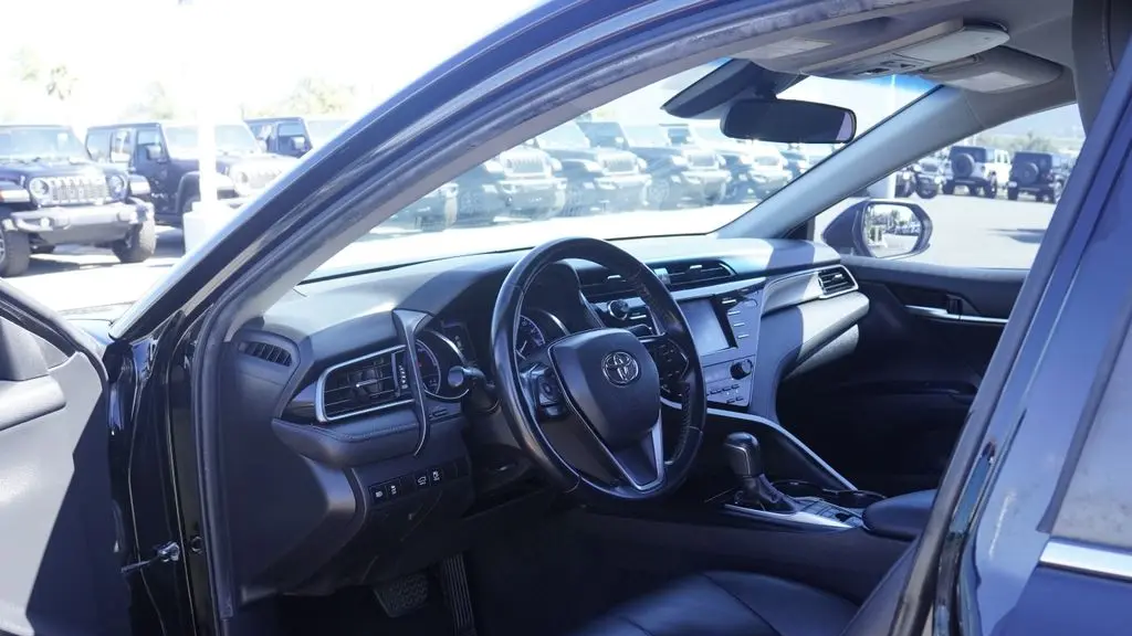 2019 Toyota Camry Hybrid SE