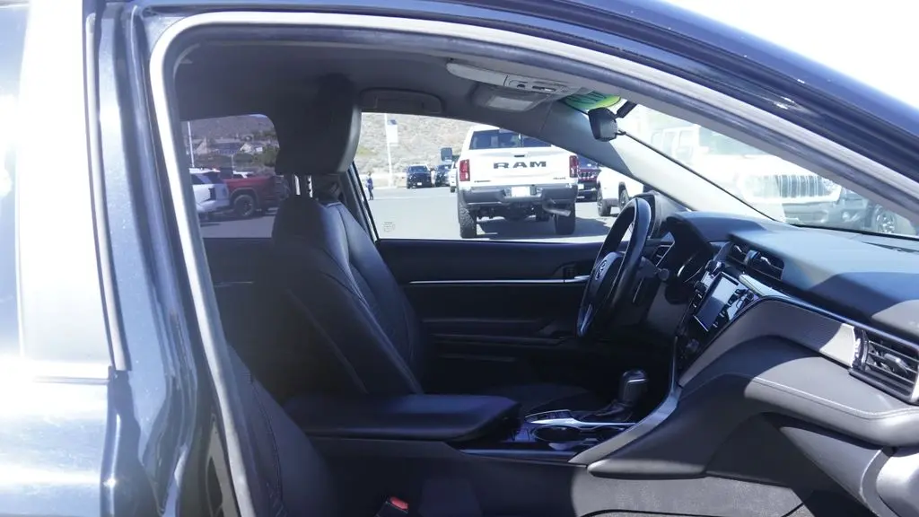 2019 Toyota Camry Hybrid SE