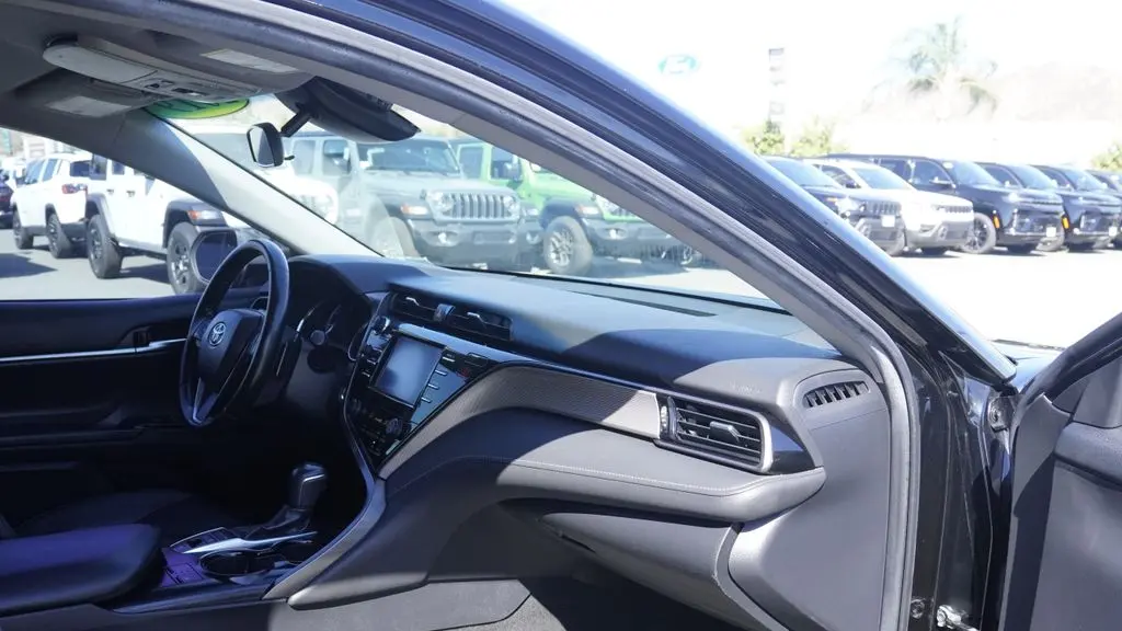 2019 Toyota Camry Hybrid SE