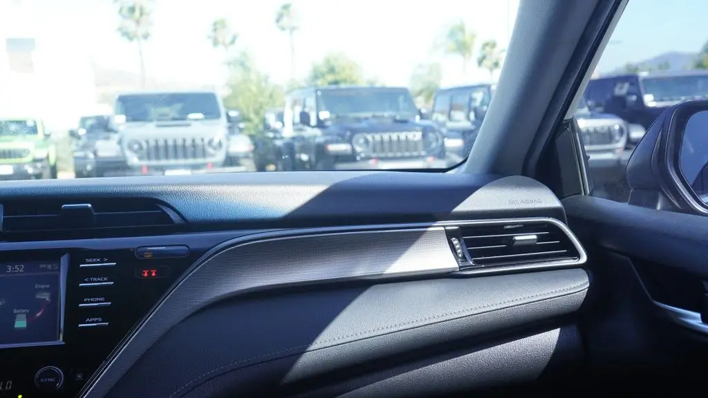 2019 Toyota Camry Hybrid SE