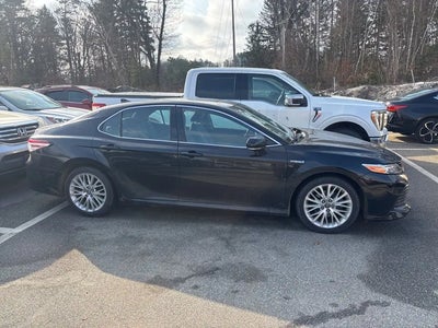 2019 Toyota Camry Hybrid SE 4DR Sedan