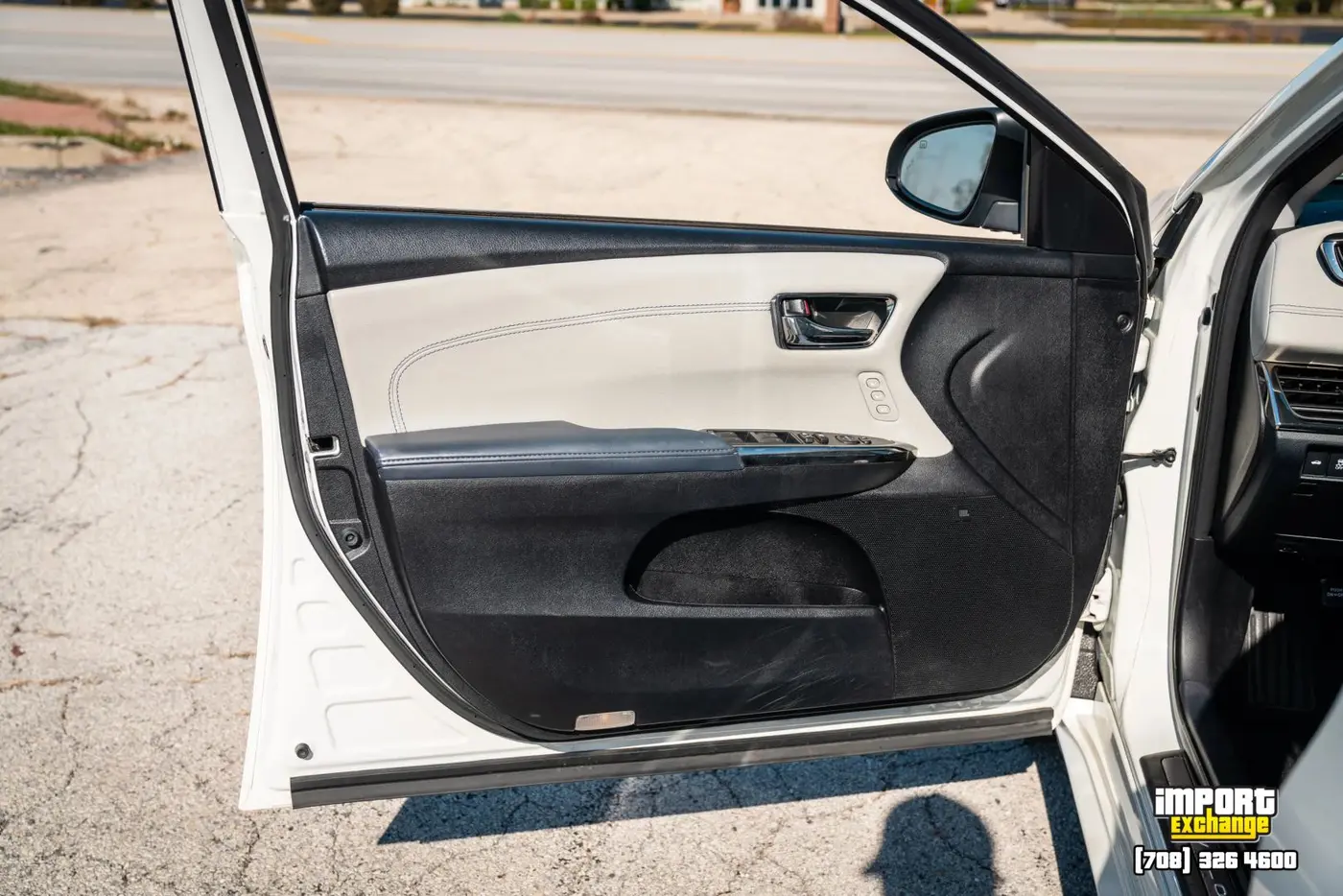 2015 Toyota Avalon - $9,998