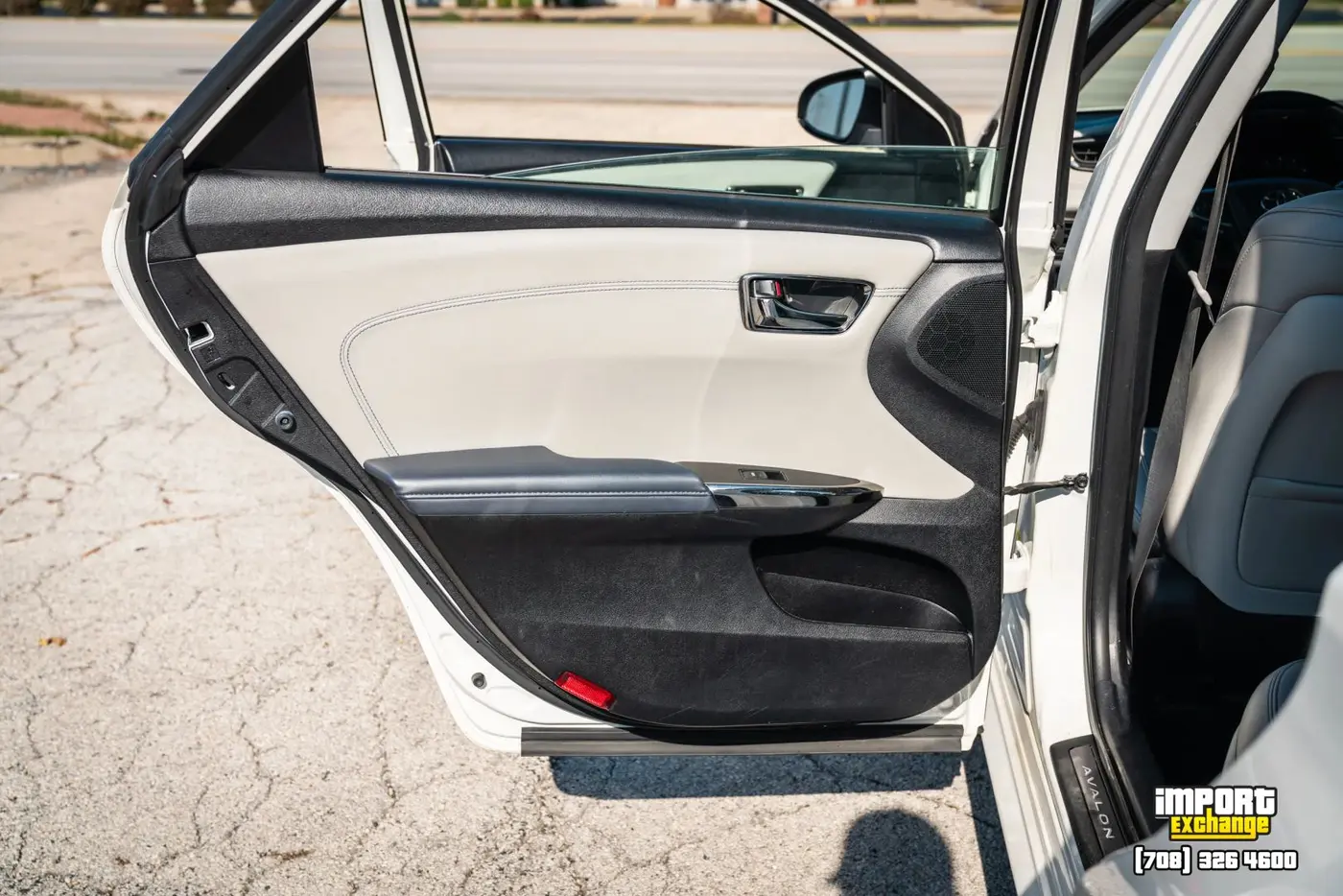 2015 Toyota Avalon - $9,998