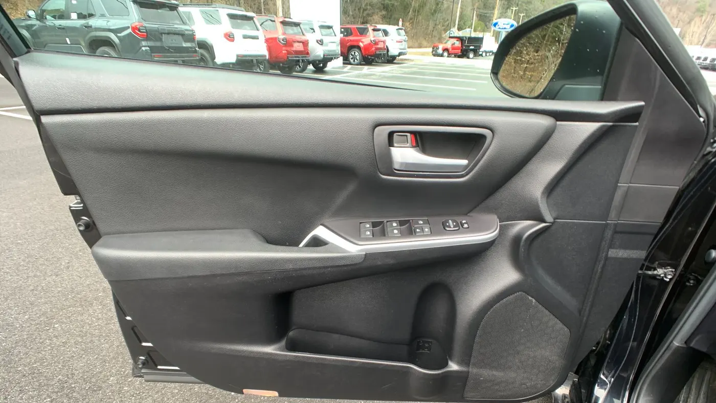 2015 Toyota Camry Hybrid SE