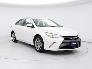 2017 Toyota Camry Hybrid with Super White Exterior