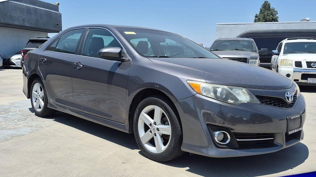 Preowned 2014 Toyota Camry SE for Sale