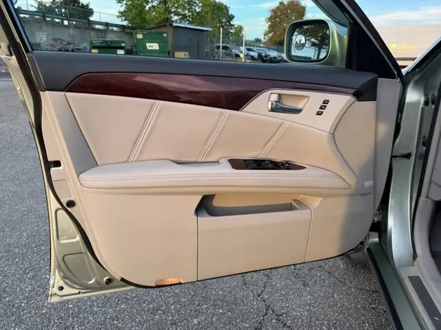 2009 Toyota Avalon - $9,995