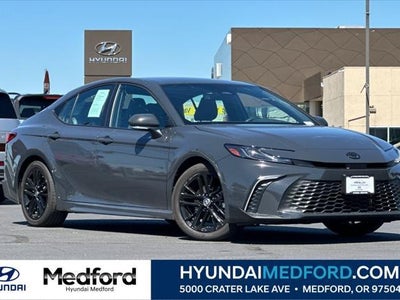 2025 Toyota Camry SE 4DR Sedan