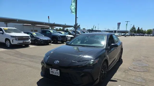 2025 Toyota Camry SE