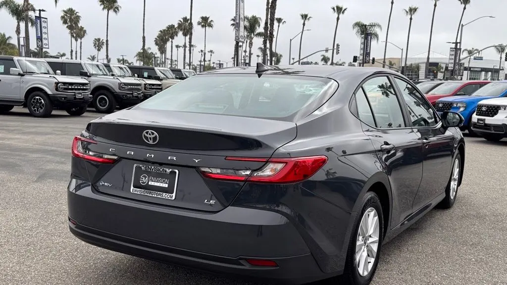 2025 Toyota Camry SE