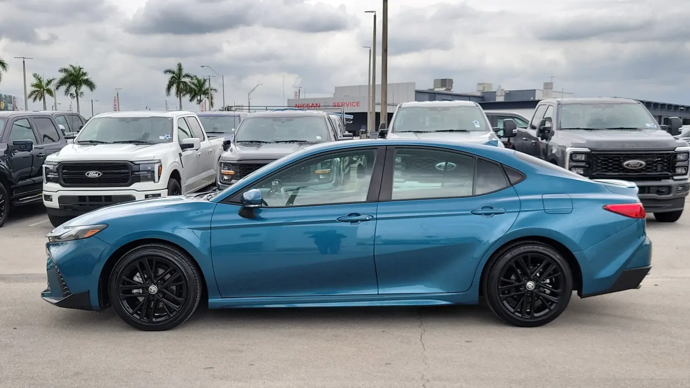 2025 Toyota Camry SE