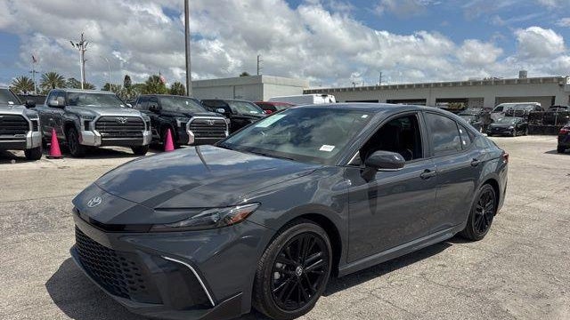 2025 Toyota Camry SE
