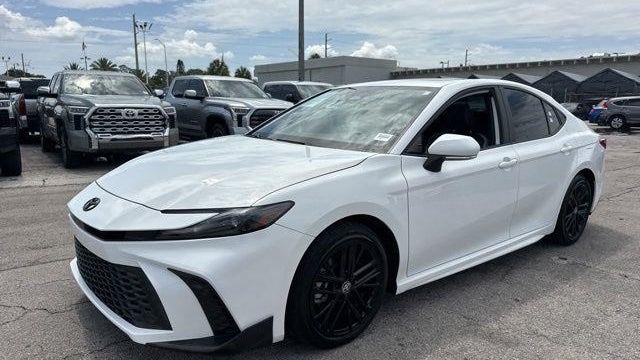 2025 Toyota Camry SE