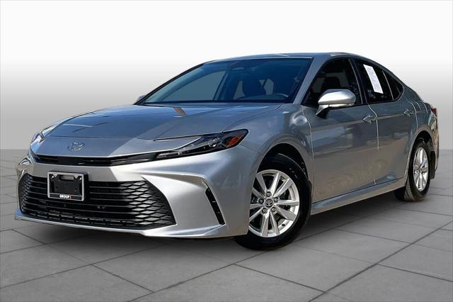 2025 Toyota Camry LE — photo 1 of 12