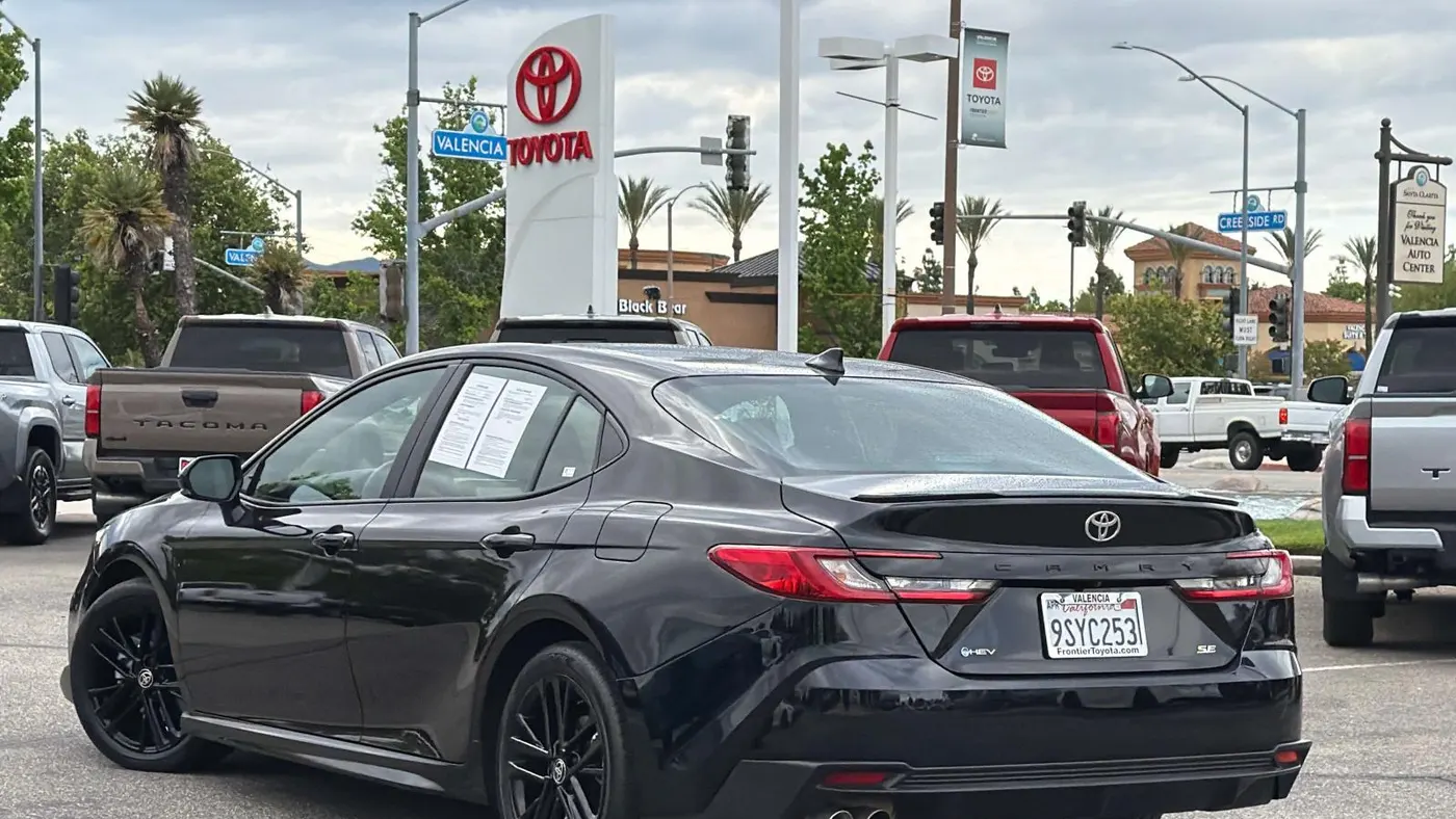 2025 Toyota Camry SE