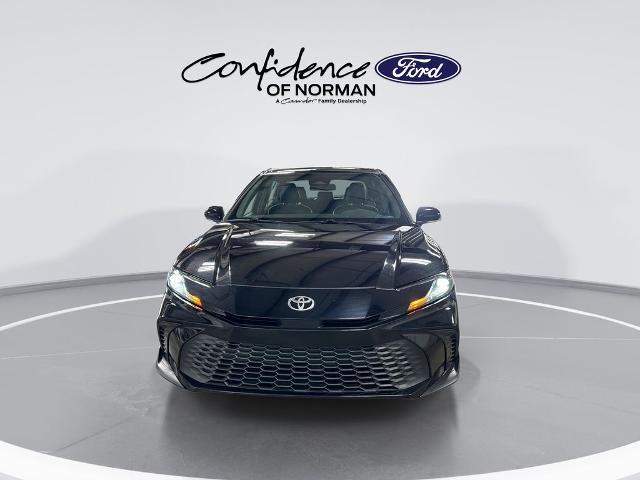2025 Toyota Camry SE — photo 1 of 12