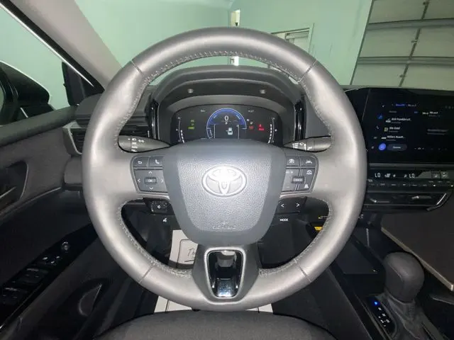 2025 Toyota Camry - $28,043