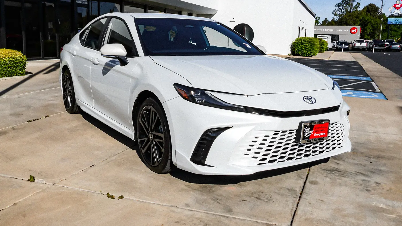 2025 Toyota Camry SE