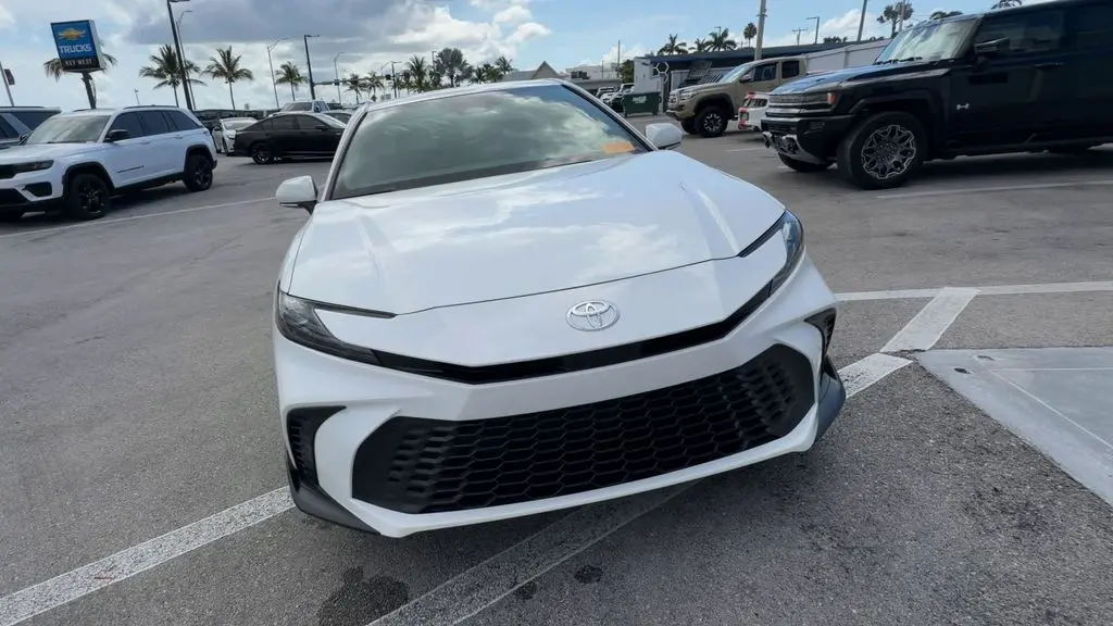 2025 Toyota Camry SE