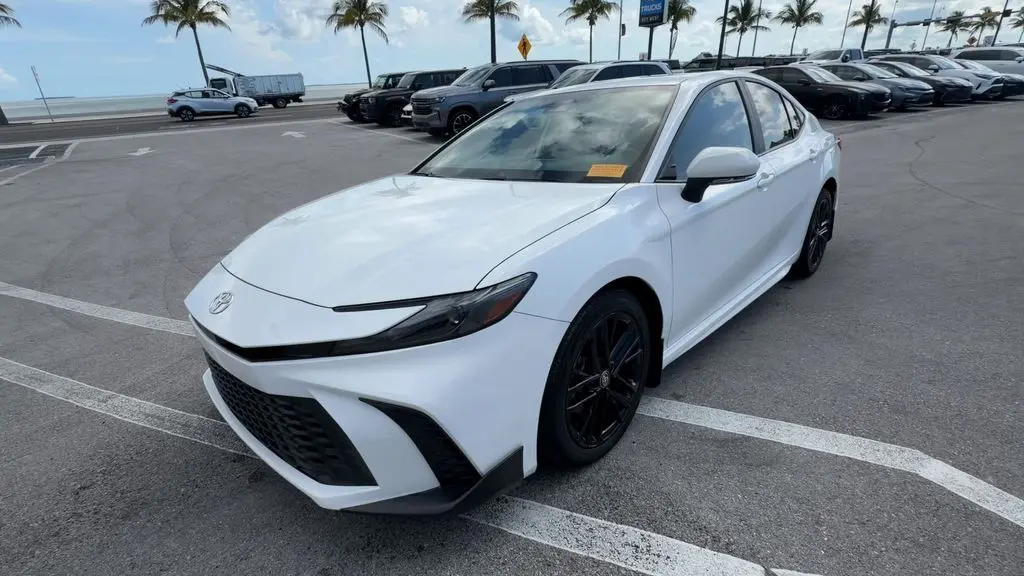2025 Toyota Camry SE
