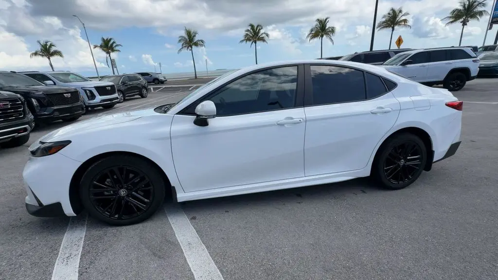 2025 Toyota Camry SE