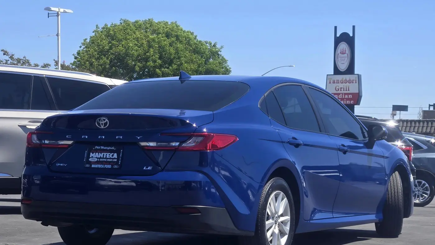 2025 Toyota Camry SE
