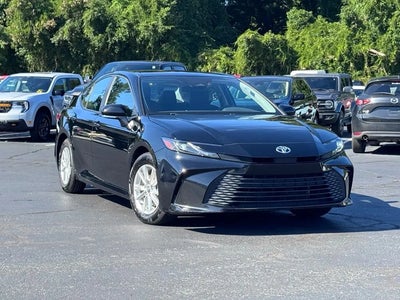 2025 Toyota Camry SE 4DR Sedan