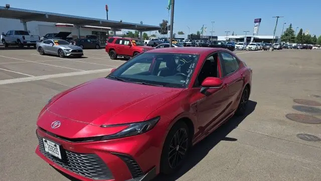 2025 Toyota Camry SE