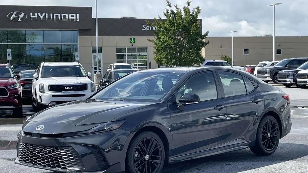 2025 Toyota Camry SE