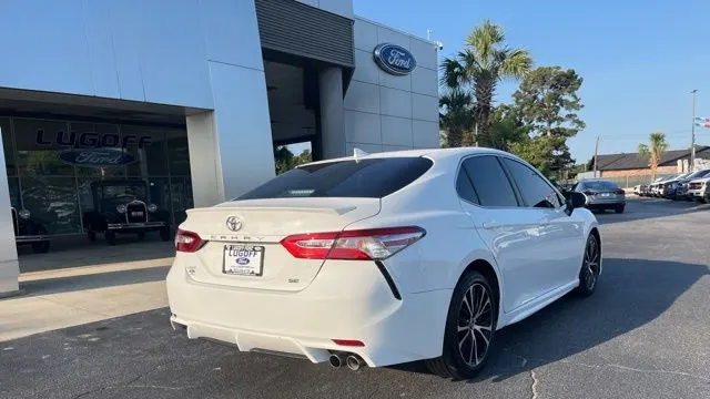 2020 Toyota Camry SE