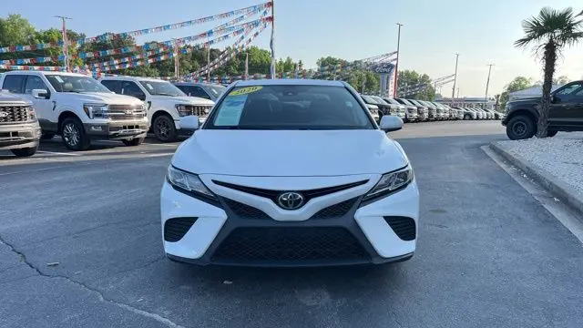 2020 Toyota Camry SE
