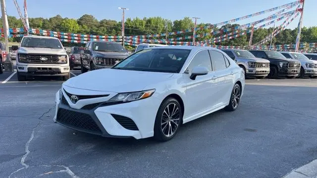 2020 Toyota Camry SE