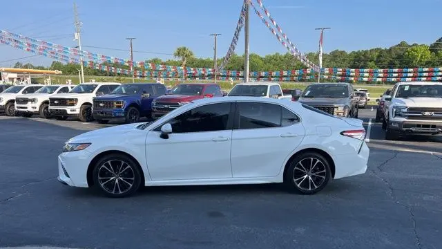 2020 Toyota Camry SE