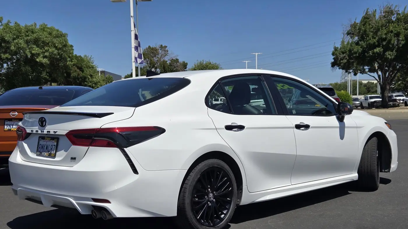 2020 Toyota Camry SE