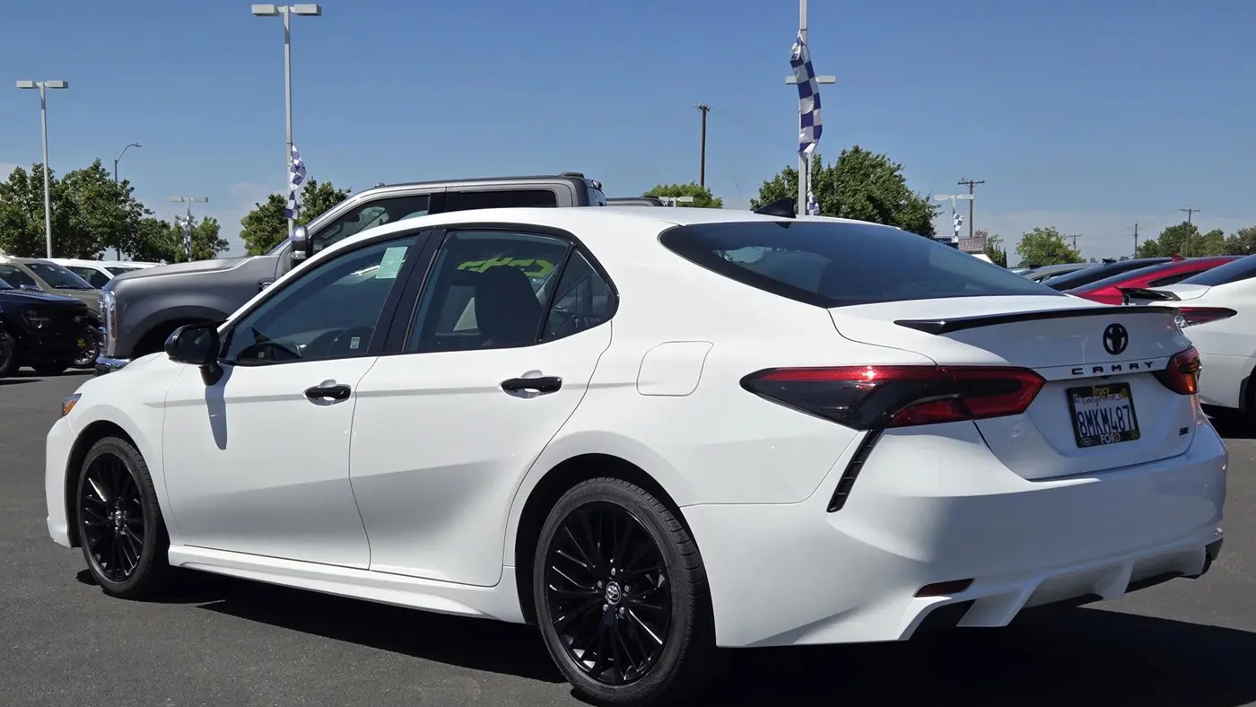 2020 Toyota Camry SE
