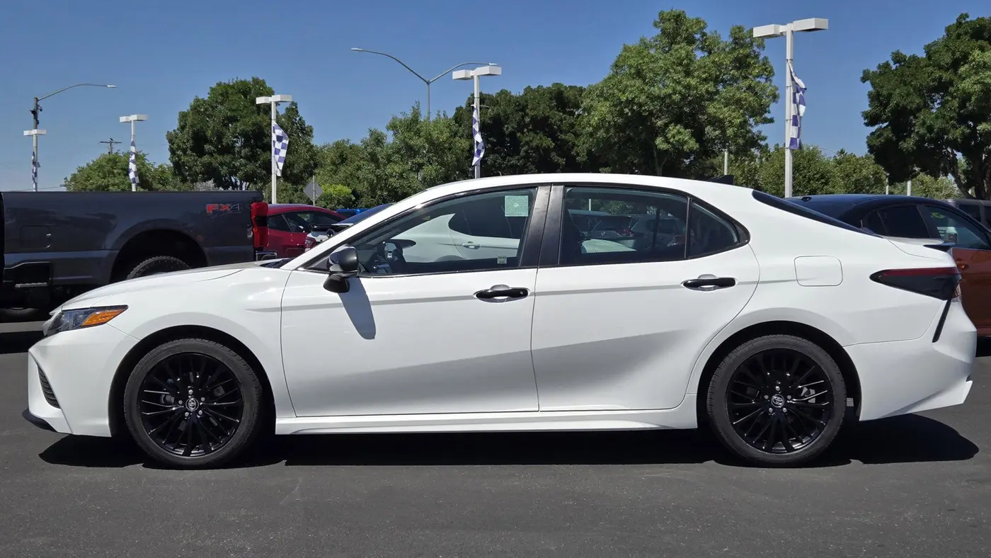 2020 Toyota Camry SE