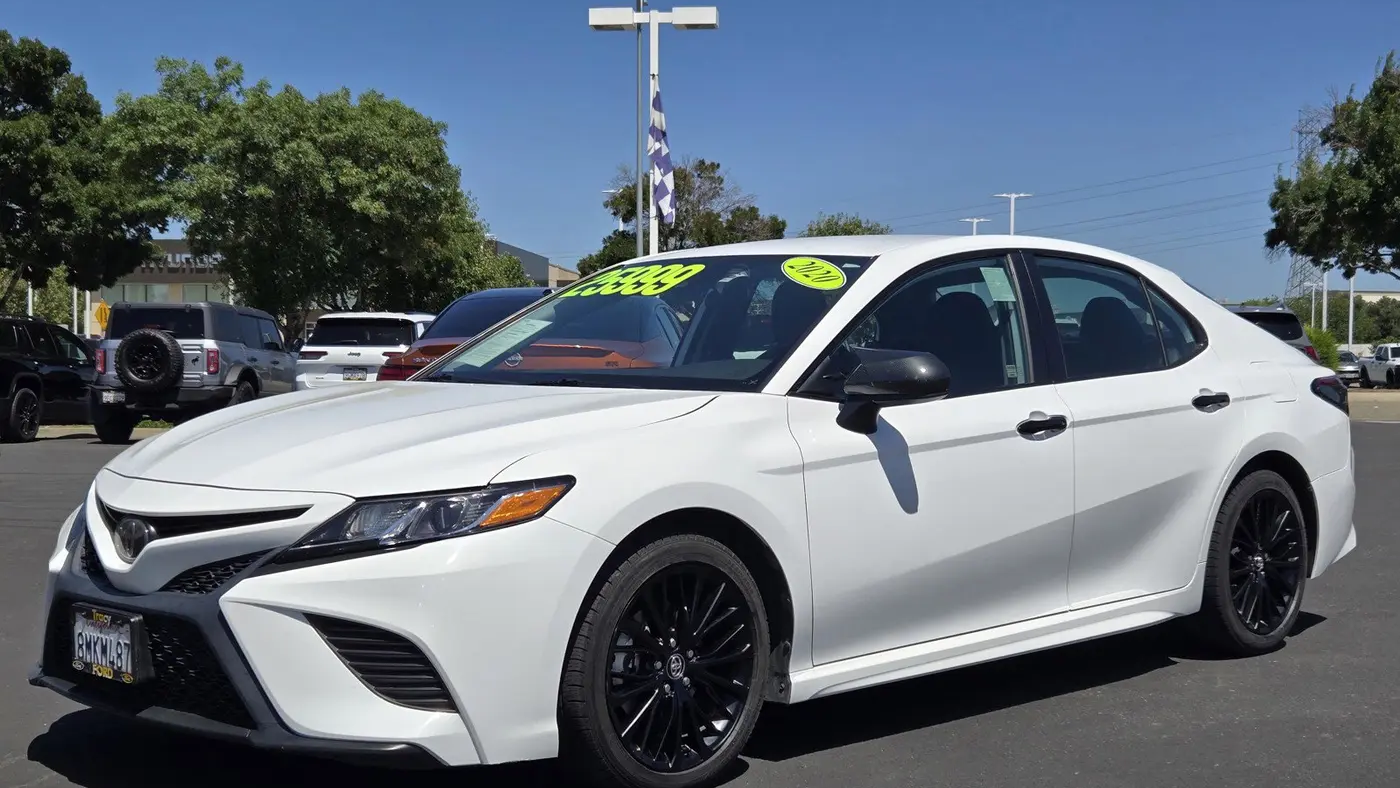 2020 Toyota Camry SE