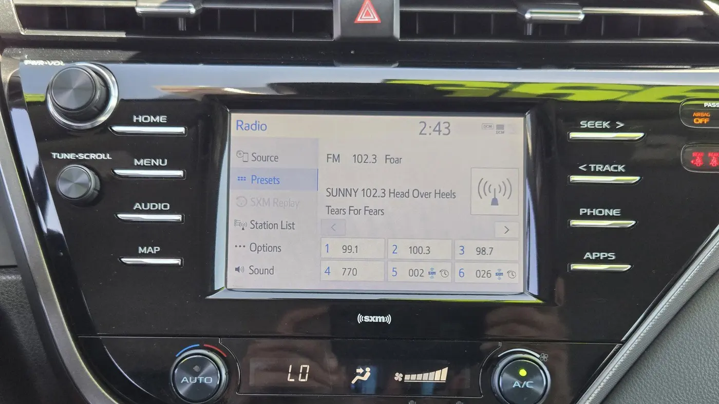 2020 Toyota Camry SE
