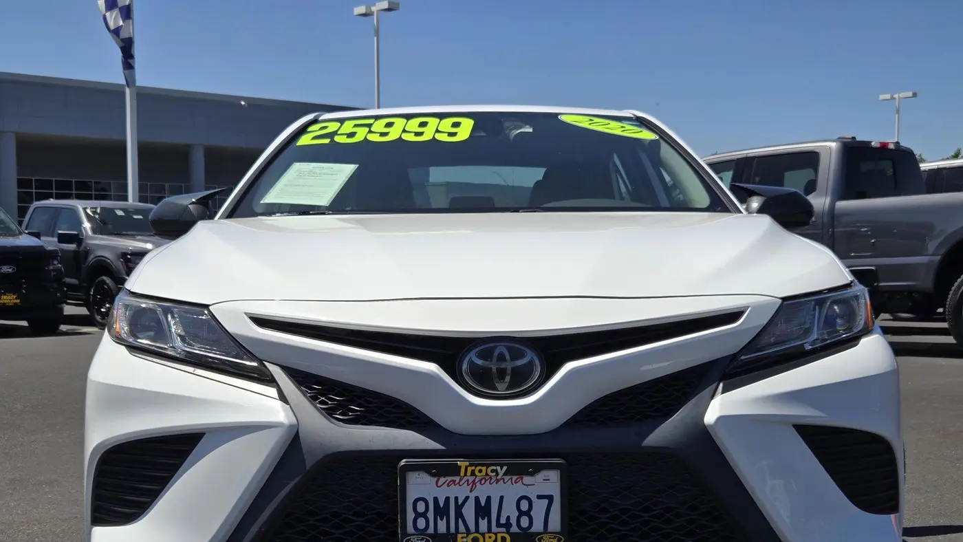 2020 Toyota Camry SE