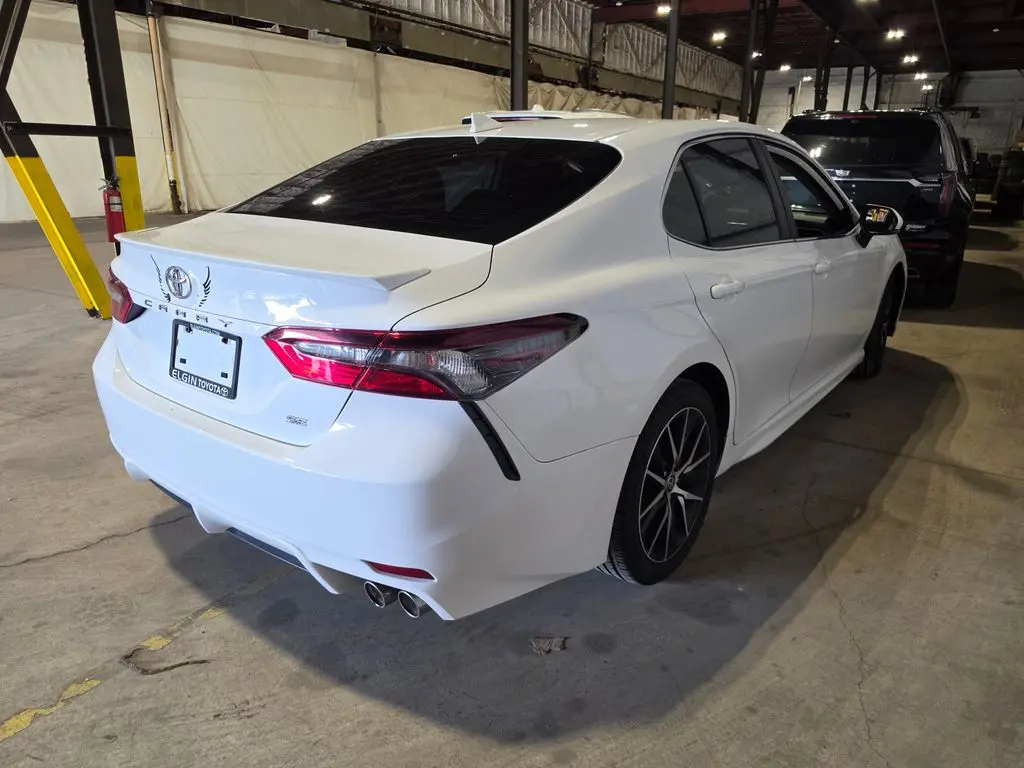 2022 Toyota Camry SE — photo 1 of 10