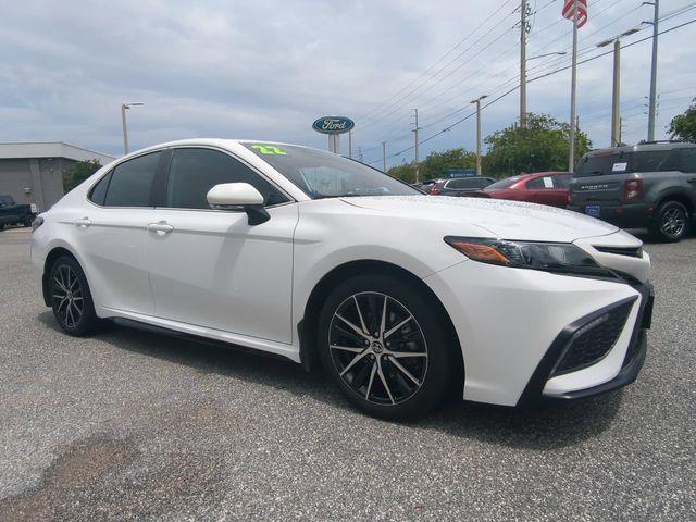 2022 Toyota Camry SE — photo 1 of 24