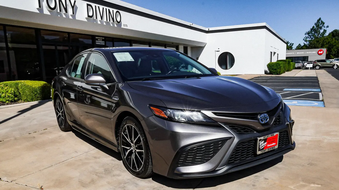 2021 Toyota Camry Hybrid SE