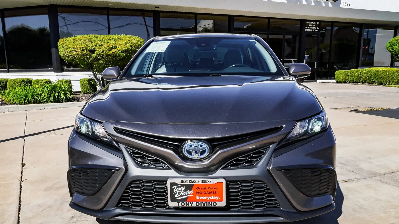 2021 Toyota Camry Hybrid SE