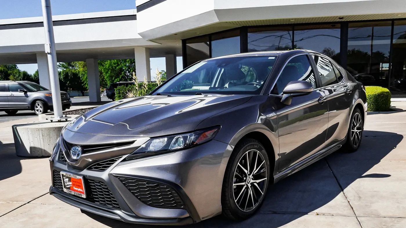 2021 Toyota Camry Hybrid SE