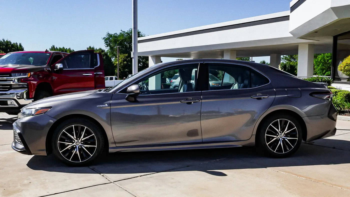 2021 Toyota Camry Hybrid SE
